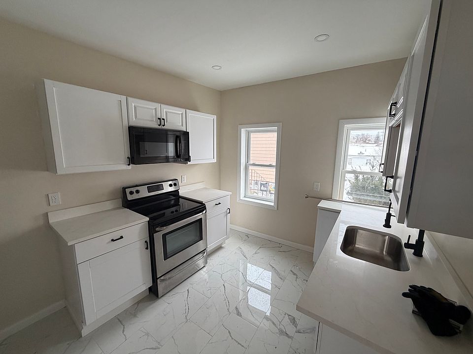 1st image of 80 Ophelia St #1