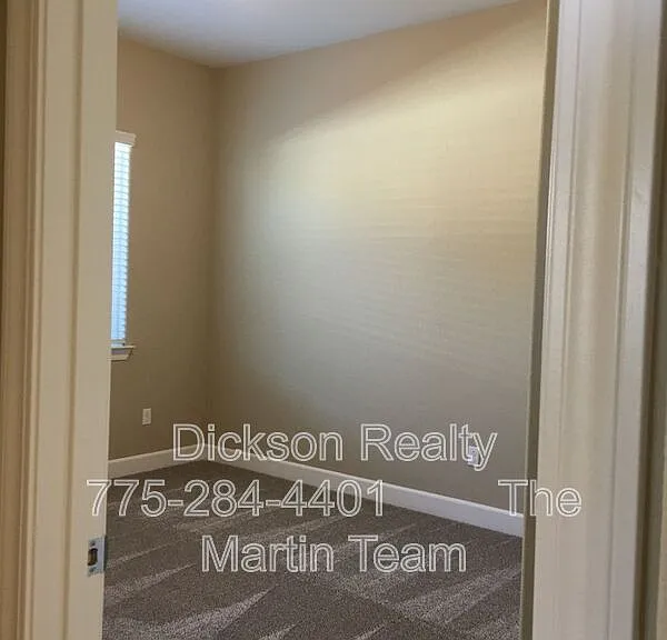 306 Commodore Dr — Photo 9