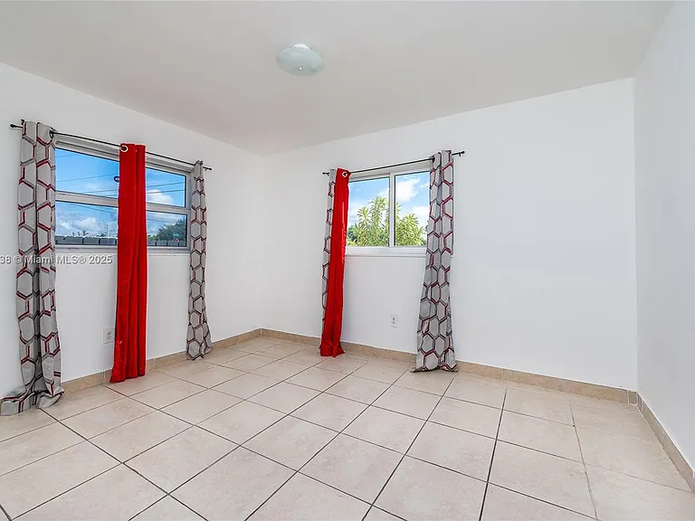 520 SW Krome Ter #1 — Photo 13