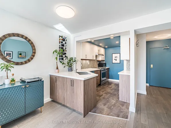 456 College St #301, Toronto, ON M6G 4A3