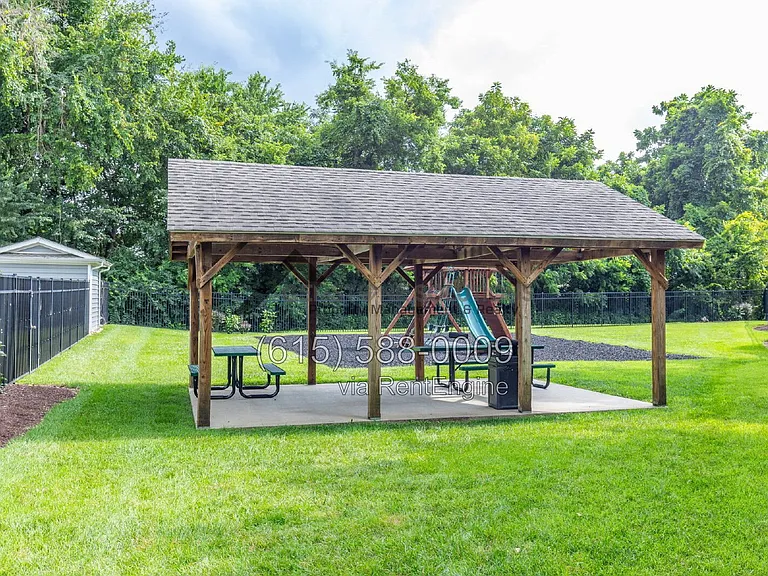 1012 McKenna Dr — Photo 35