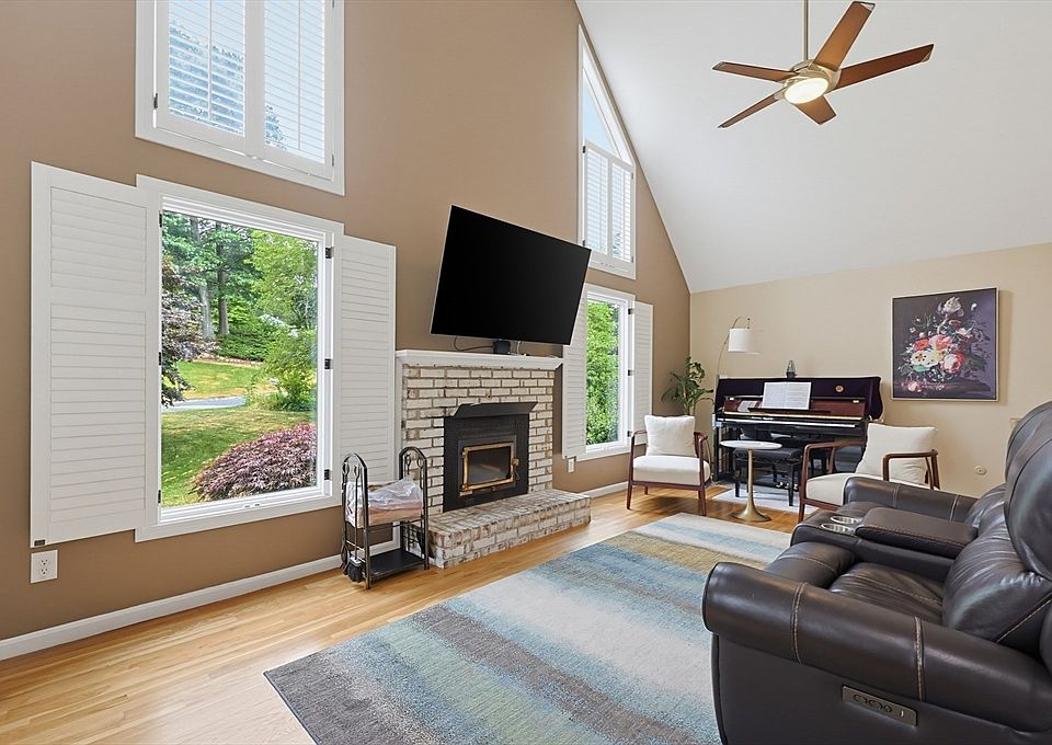 1st image of 33 Brimstone Way