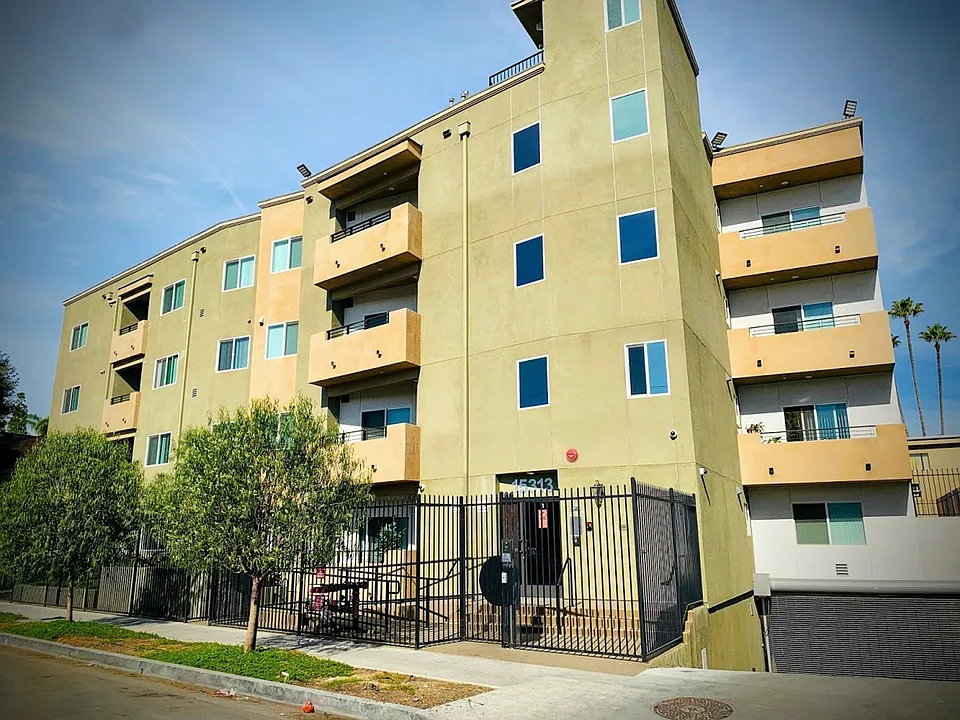 Yaya Cabrito Apartments