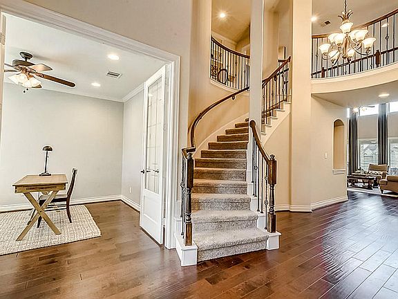 3rd image of 5027 Hilltop View Ct