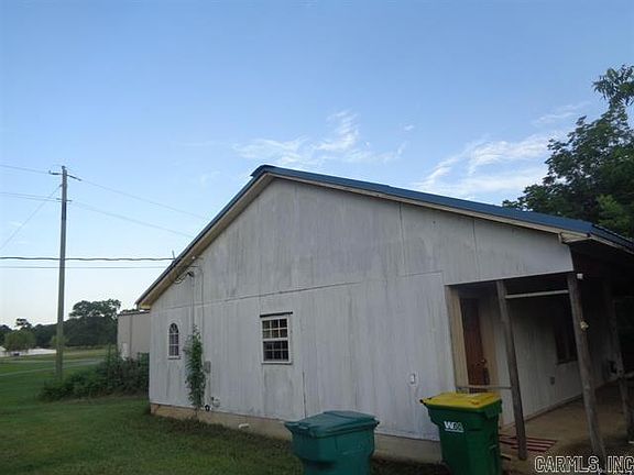 3rd image of 301 Moores Ln