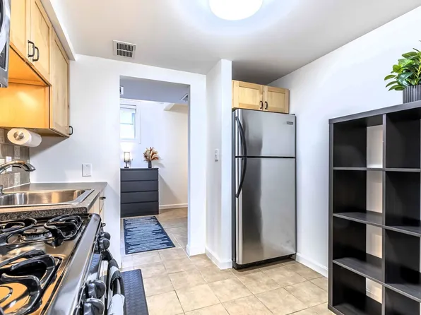 1 Dana St APT 2, Cambridge, MA 02138