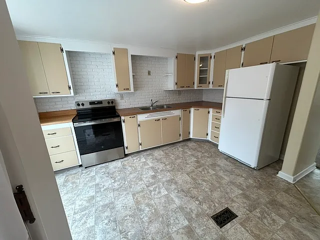 849 Wilson St — Photo 4
