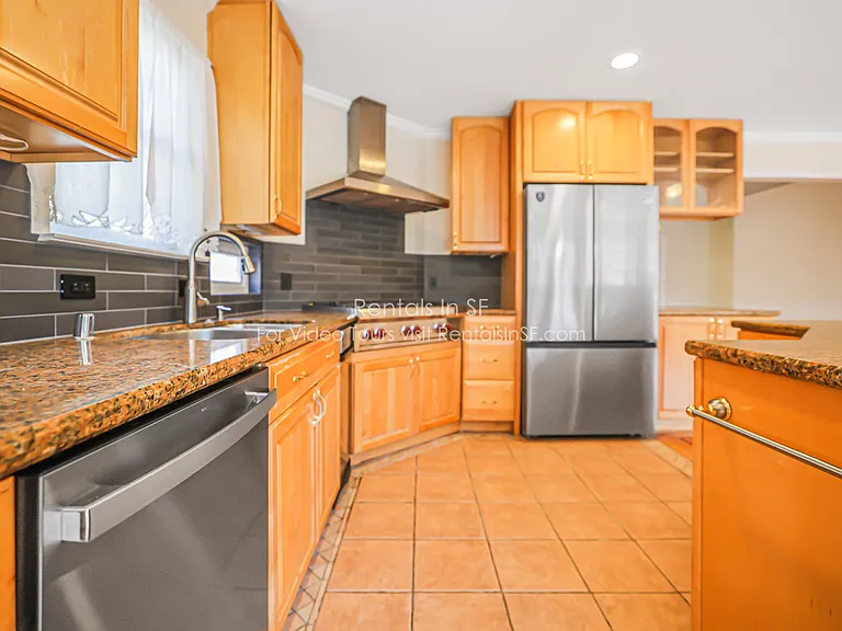 1677 Holly Ave — Photo 9