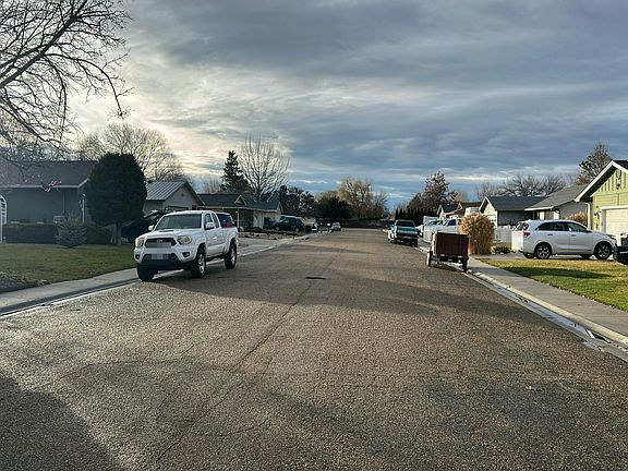 5th image of 219 E Spruce St