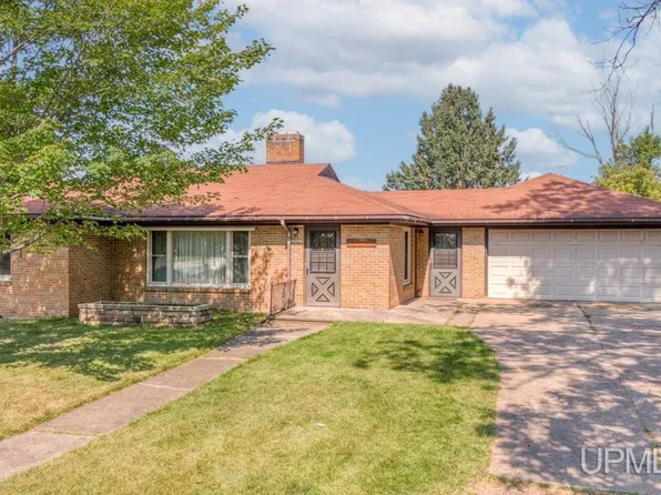 1212 W B St, Iron Mountain, MI 49801