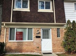 1435 Laurel Valley Dr #1, Waterford, MI 48327