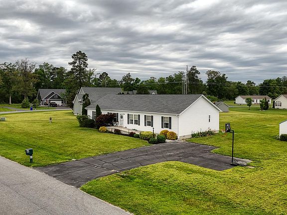 4th image of 23013 Deep Creek Dr