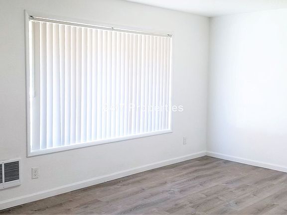 2nd image of 10621 SE Stark St #10631