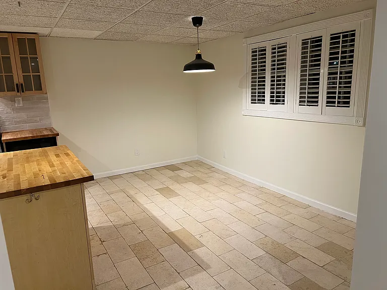 588 Wimbledon Rd NE — Photo 3