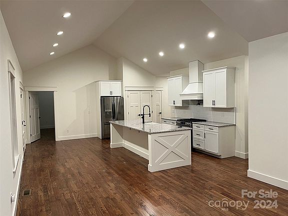 5th image of 42 Lillycrop Ln