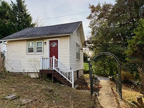 204 Chestnut St Photo 1