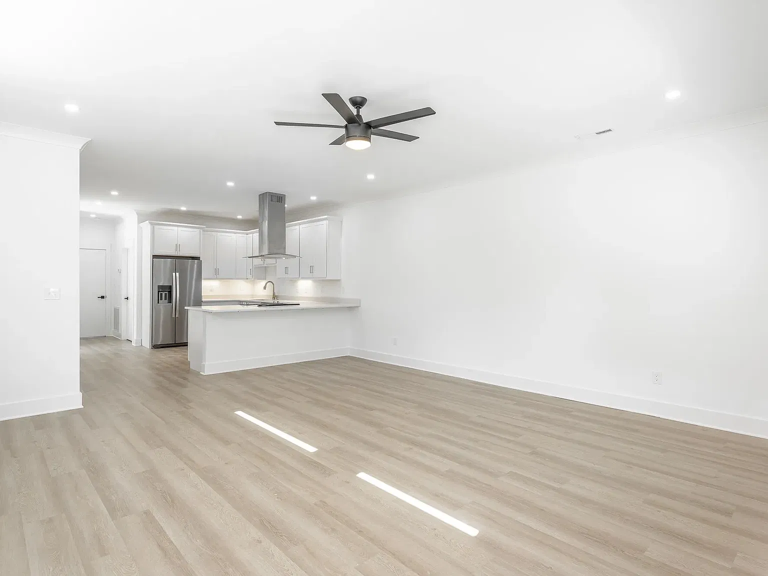 3 bed, 1700 sqft, $2,300 — Photo 2