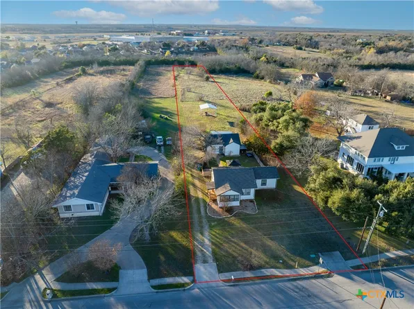 611 Sloan St, Taylor, TX 76574