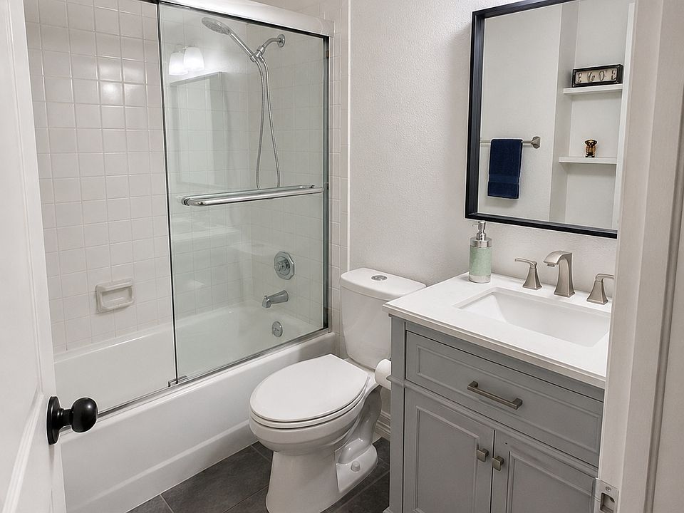 2nd image of 1829 Augusta Dr APT 8