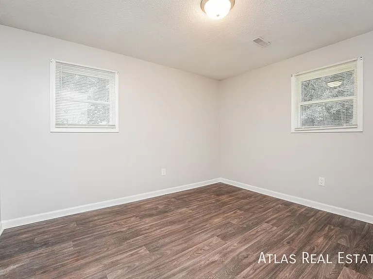 Lexington Heights — Photo 35