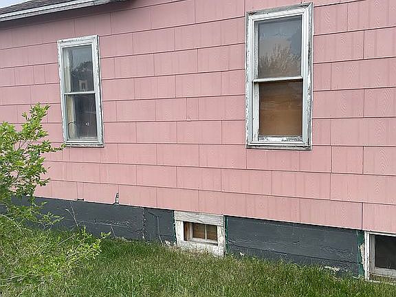 4th image of 215 N Oak St