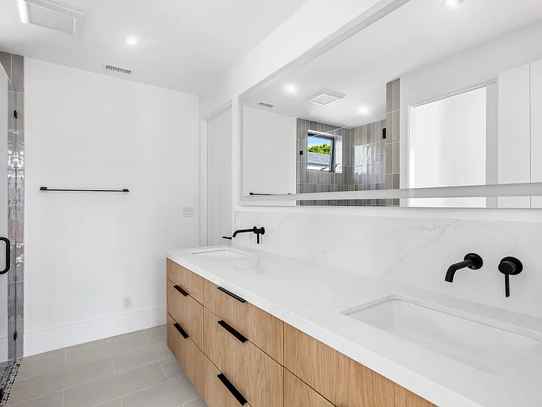 700 1/2 Iris Ave — Photo 10