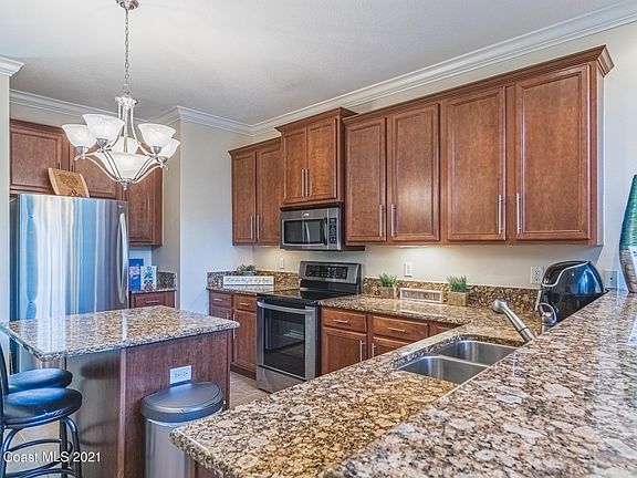 3rd image of 1034 Steven Patrick Ave
