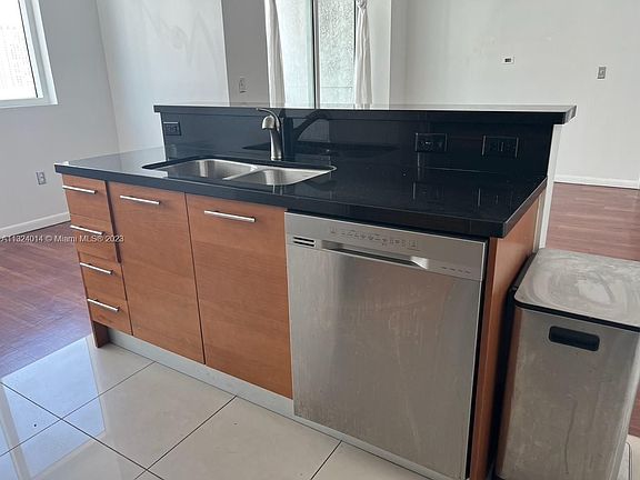 4th image of 253 NE 2nd St APT 2702