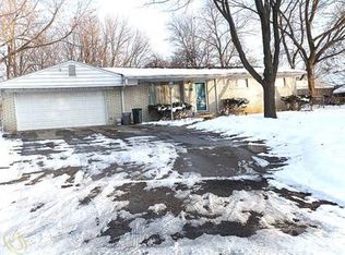 1069 Pelham St, Waterford, MI 48328
