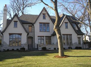 11 Carriage Ct, Oak Brook, IL