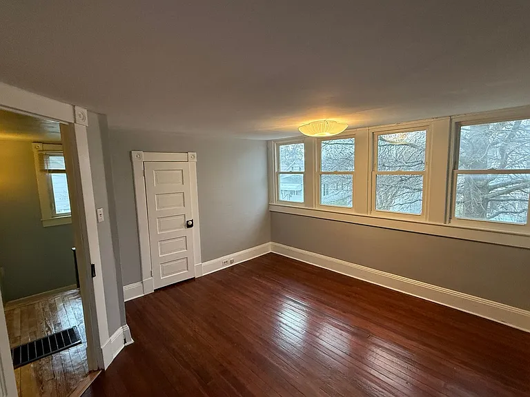 406 Robbins St — Photo 13