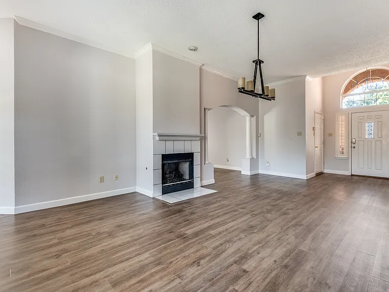 2608 Glenridge Dr — Photo 8