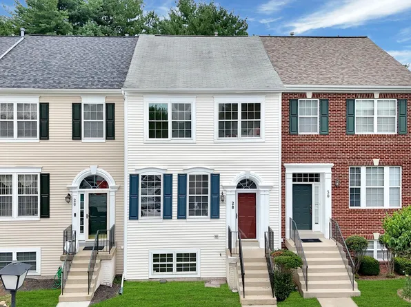 28 Castle Garden Ct, Olney, MD 20832