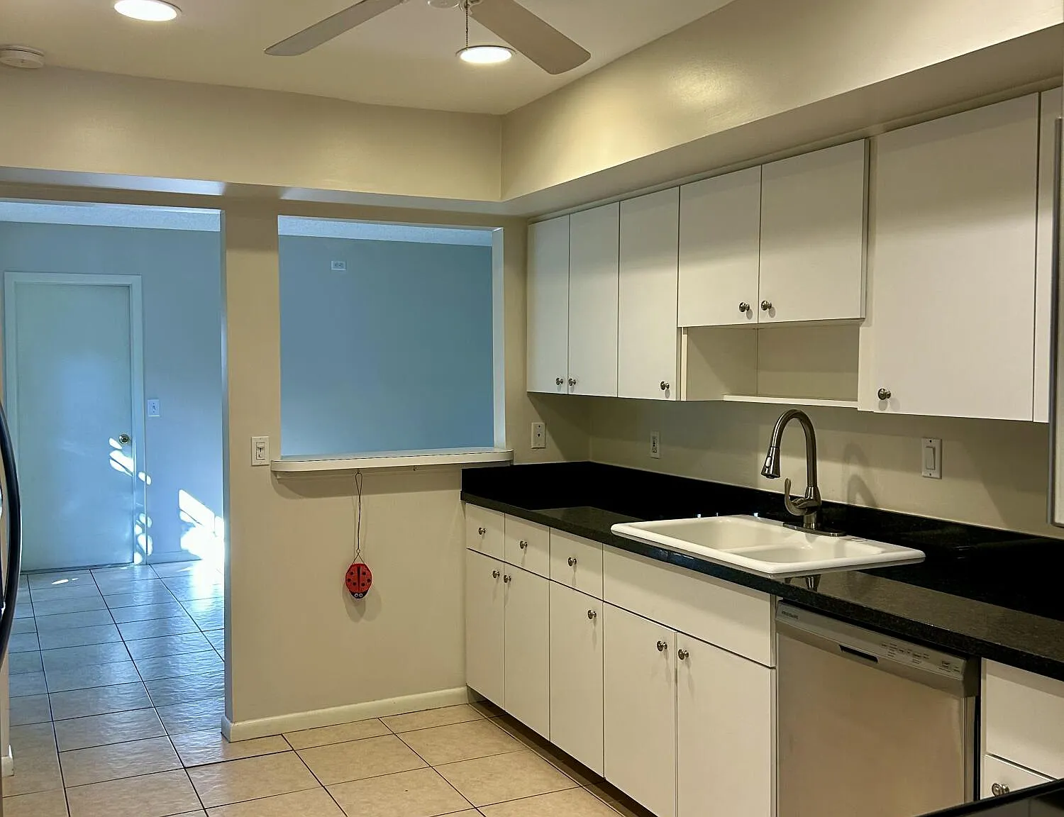 3 bed, 2.0 bath, 1720 sqft, $4,200 — Photo 4