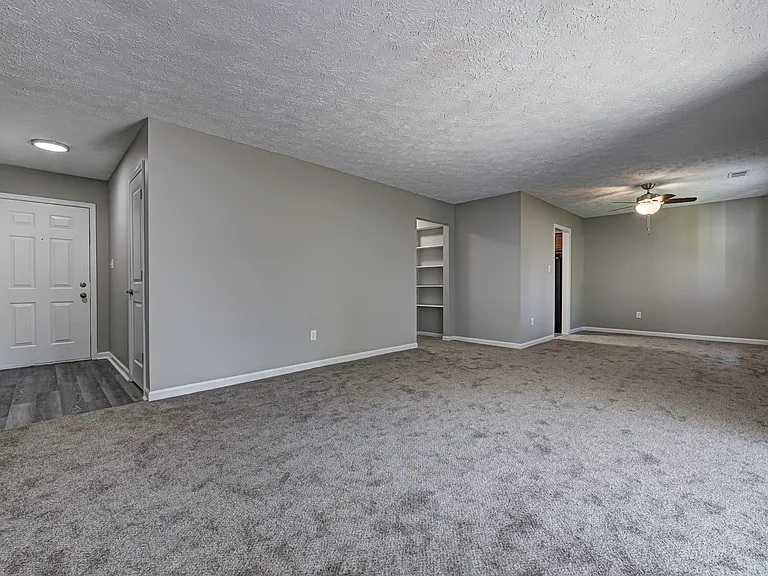 Ivy Knoll Apartments — Photo 33