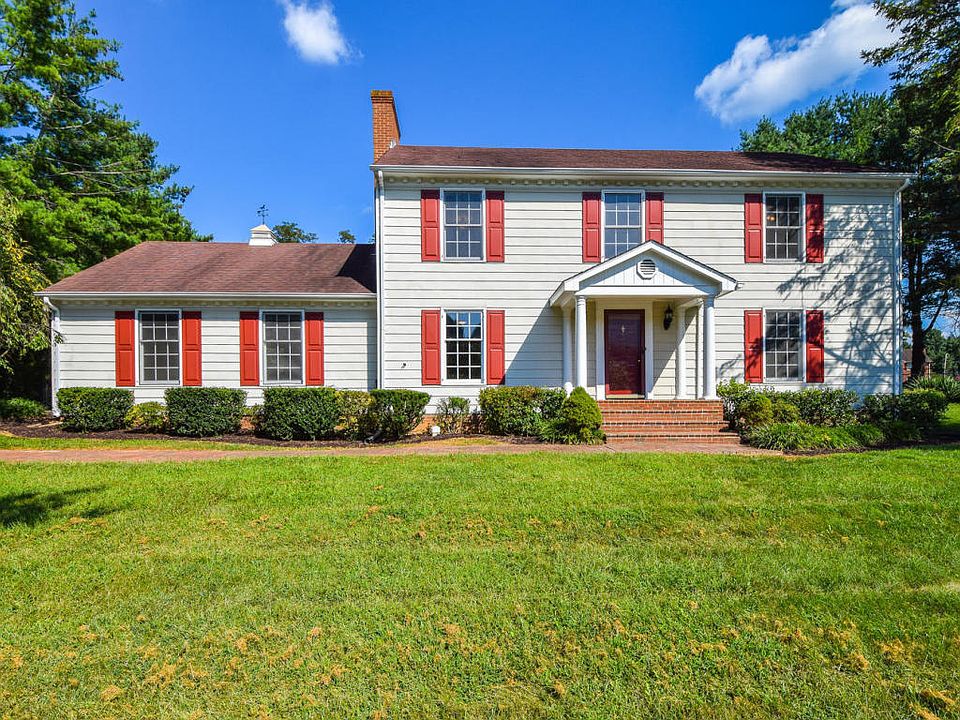 1st image of 211 Ivy Ln