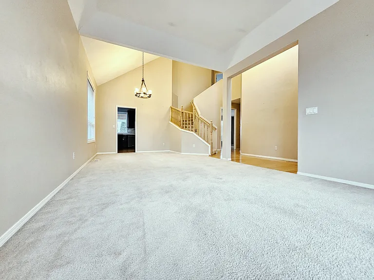 8925 SW Iowa Dr — Photo 2
