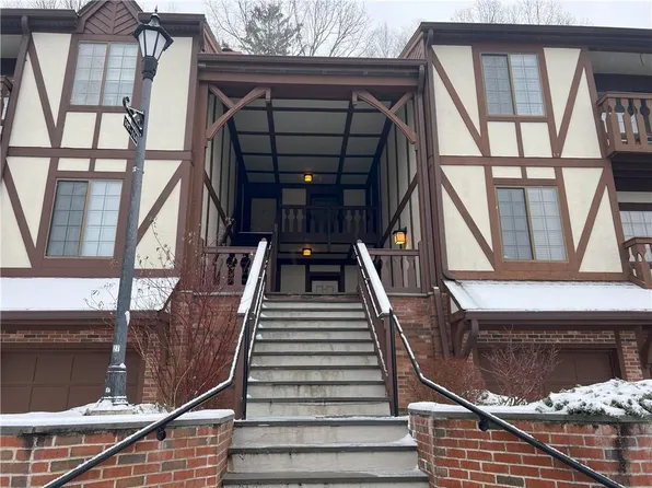 114 Foxwood Circle #114, Mount Kisco, NY 10549