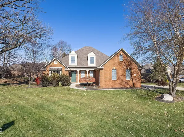 383 Walnut Woods Dr, Greenwood, IN 46142