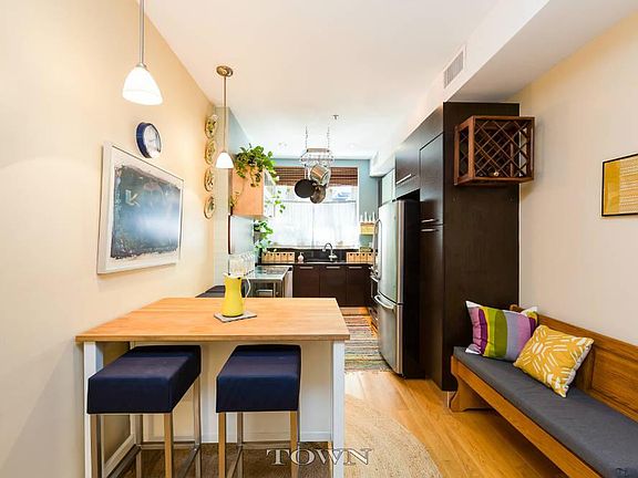 3rd image of 158 Manhattan Ave APT 1A