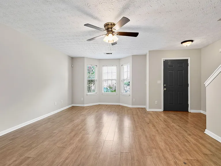 4377 Chestnut Rd — Photo 3