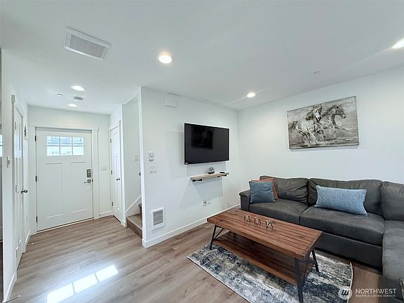 5th image of 890 Magellan Avenue NE #6
