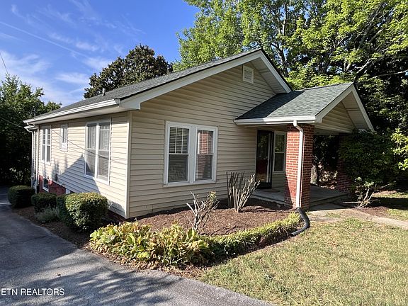 3rd image of 5845 Grove Dr
