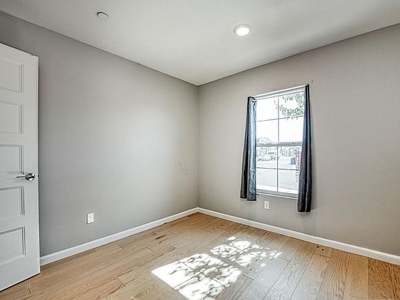 5th image of 987 N Filbert Ave