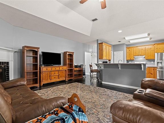 4th image of 20769 Oakdale Dr