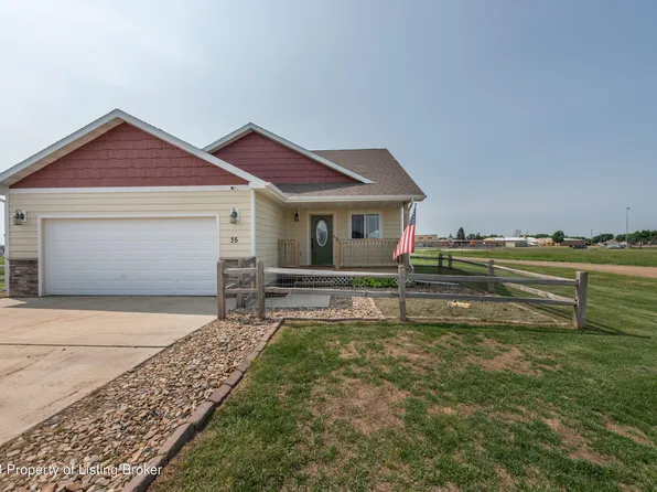 35 E 15th St, New England, ND 58647