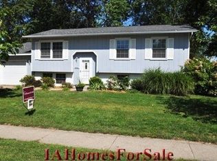 3800 Pine Tree Dr NE, Cedar Rapids, IA 52402