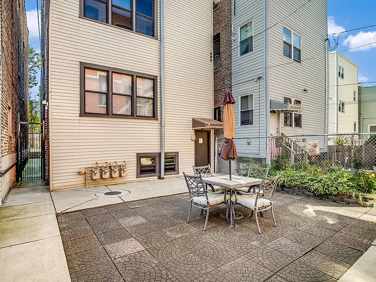 3233 S Union Ave #2 — Photo 8