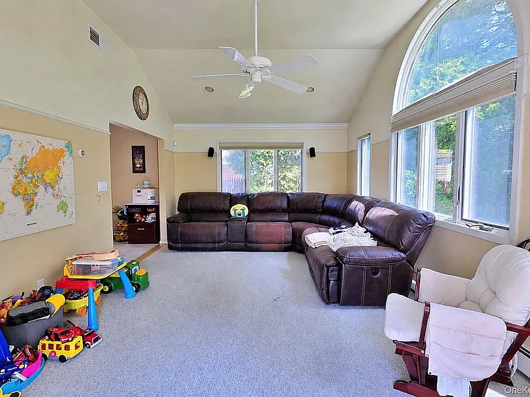 110 Briarwood Ln — Photo 28