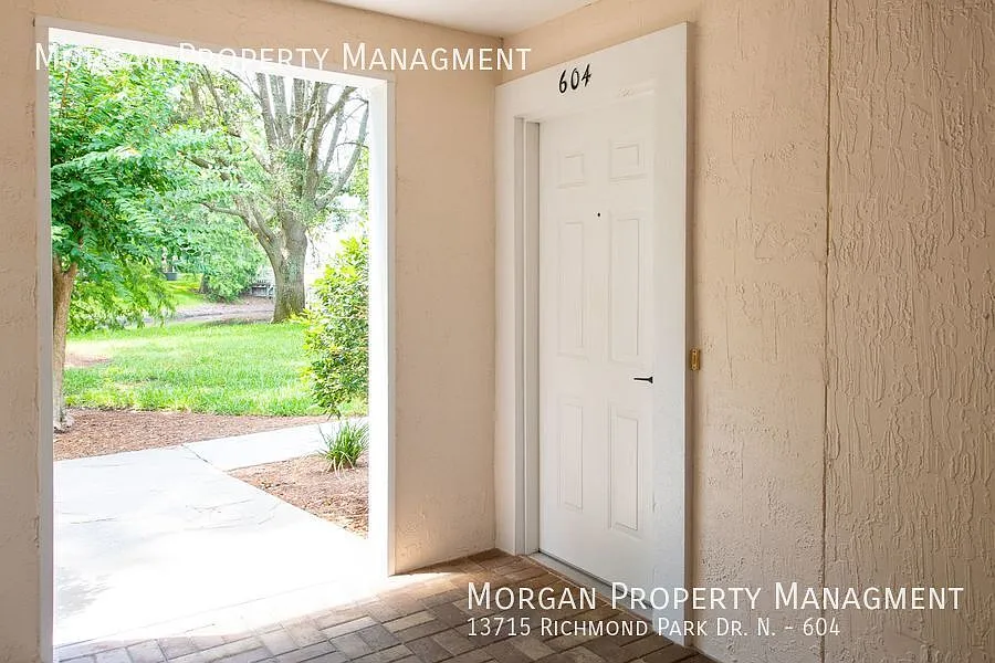 Elegant Ground Floor Condo with Garage in Beautiful Windsor Pointe! — Photo 4
